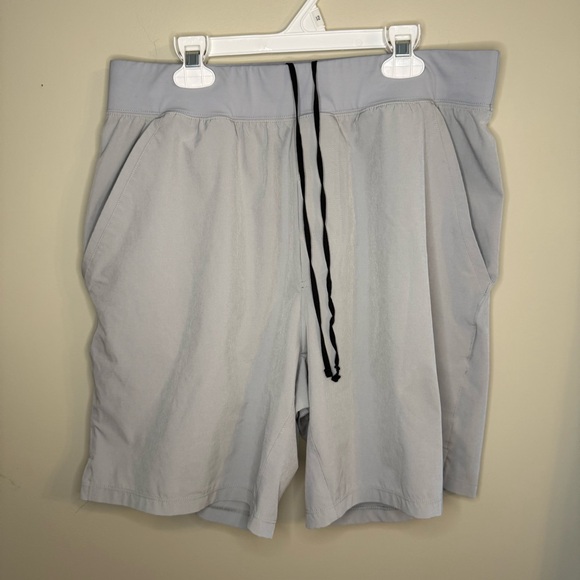 ALO Yoga Other - ALO Men’s 7” Repetition Short Light Gray Drawstring M